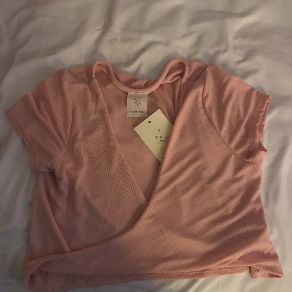 Short sleeve crop top